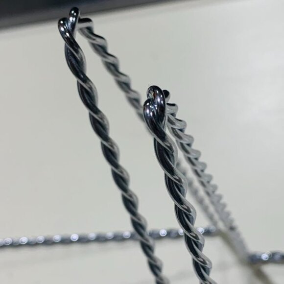 New Decorative Set 4 Silver Plate Stand Holder Twisted Metal Display Easels 6" - Picture 3 of 4